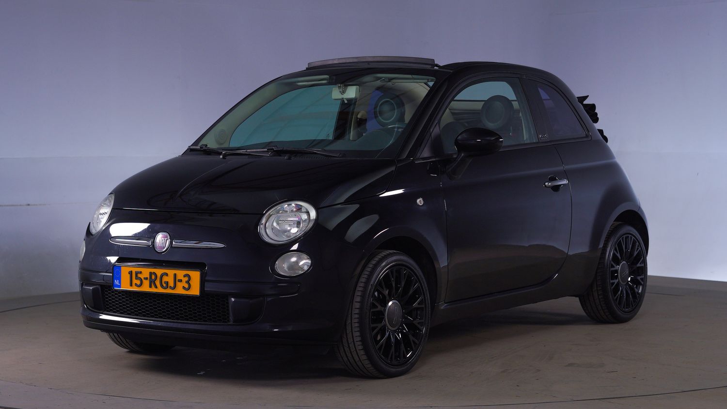 Fiat 500C Hatchback 2011 15-RGJ-3 1