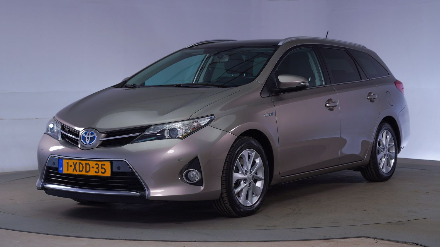 Toyota Auris Station 2014 1-XDD-35 1