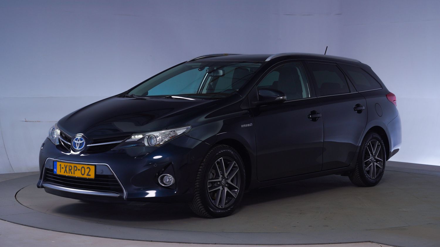 Toyota Auris Station 2014 1-XRP-02 1