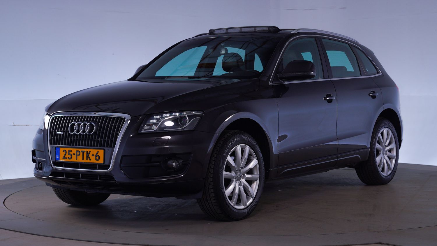 Audi Q5 SUV / Terreinwagen 2011 25-PTK-6 1