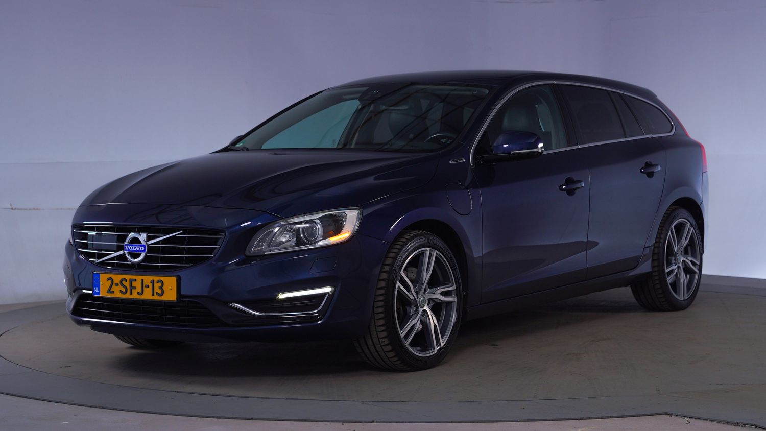 Volvo V60 Station 2013 2-SFJ-13 1