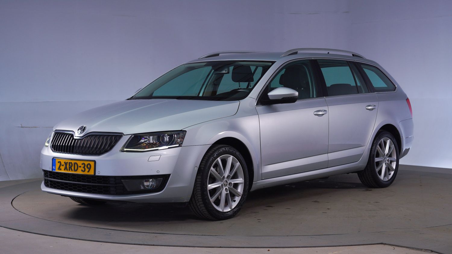 Skoda Octavia Station 2014 2-XRD-39 1