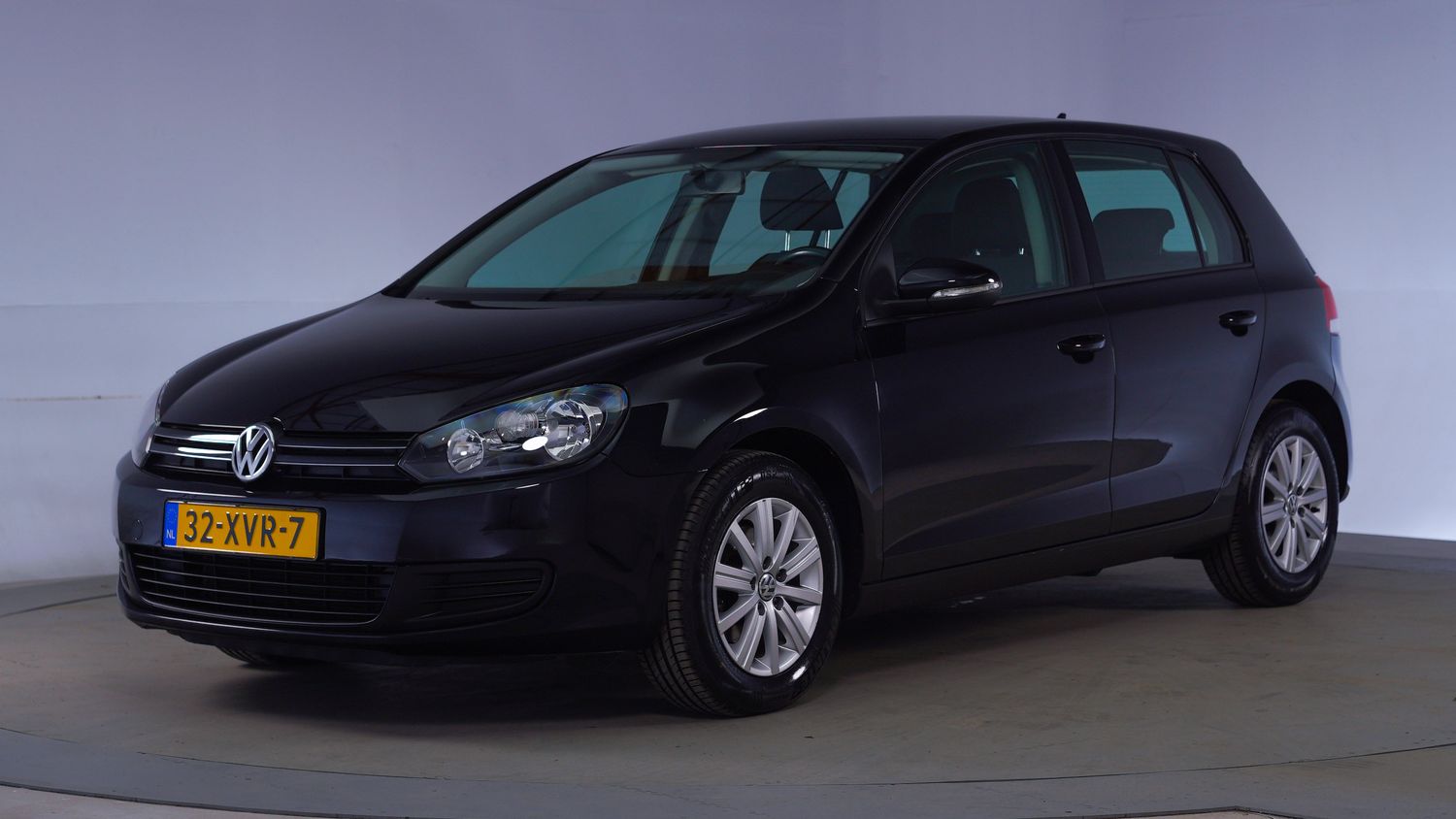 Volkswagen Golf Hatchback 2012 32-XVR-7 1