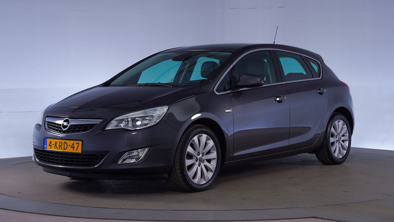 Opel Astra Hatchback 2012 4-KRD-47 1