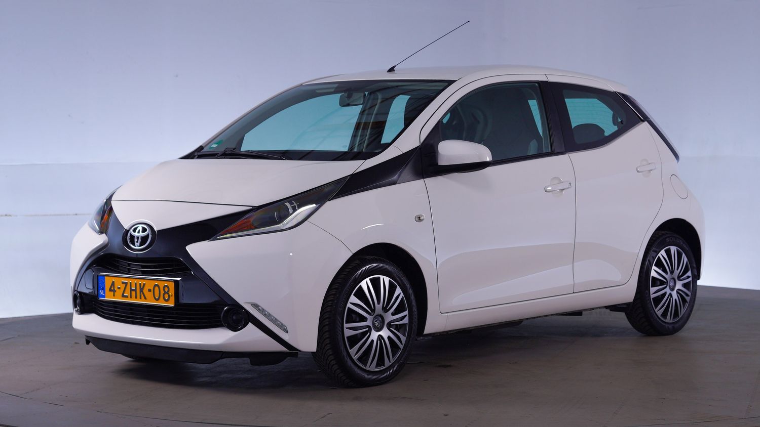 Toyota Aygo Hatchback 2015 4-ZHK-08 1