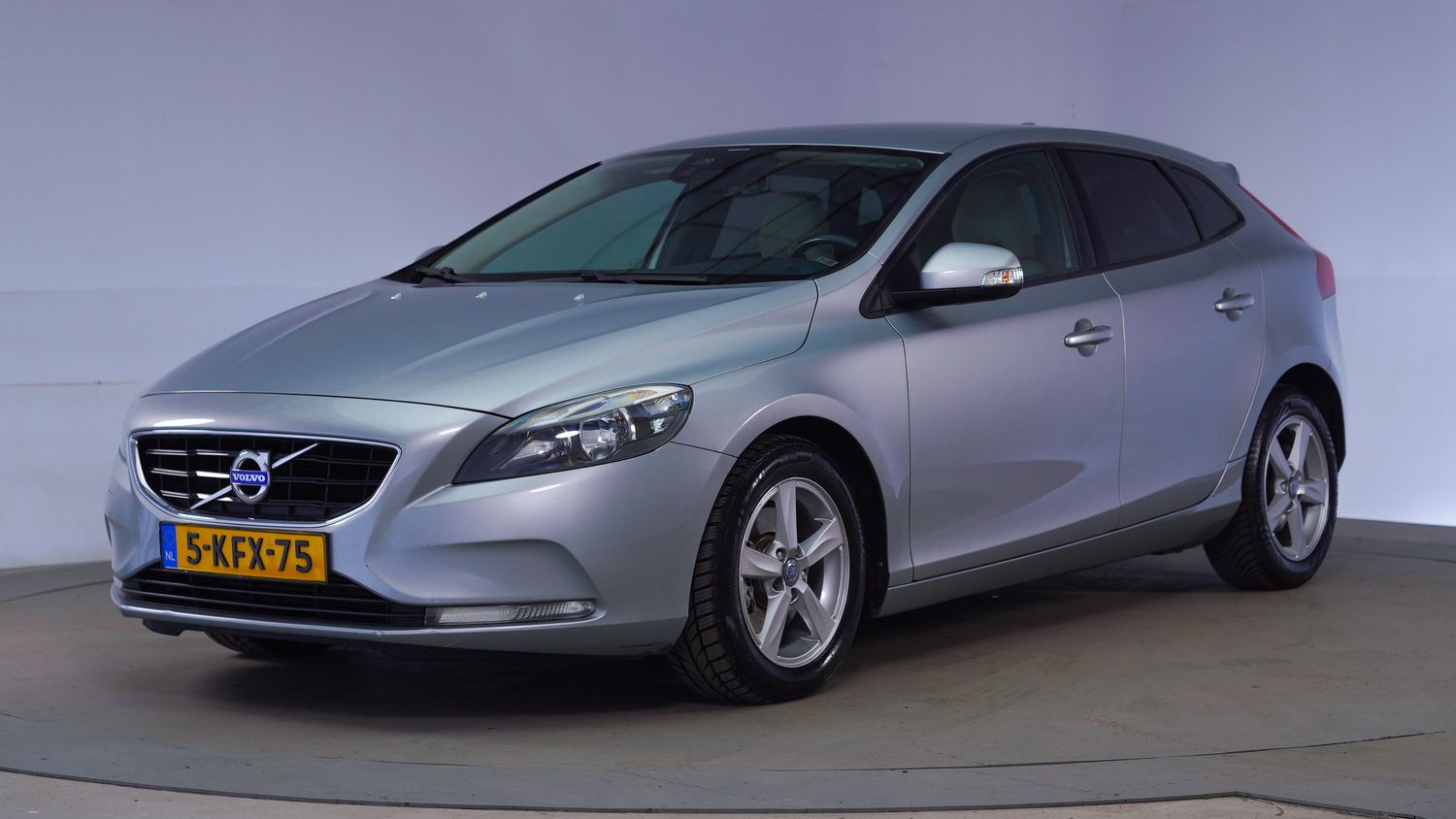 Volvo V40 Hatchback 2013 5-KFX-75 1