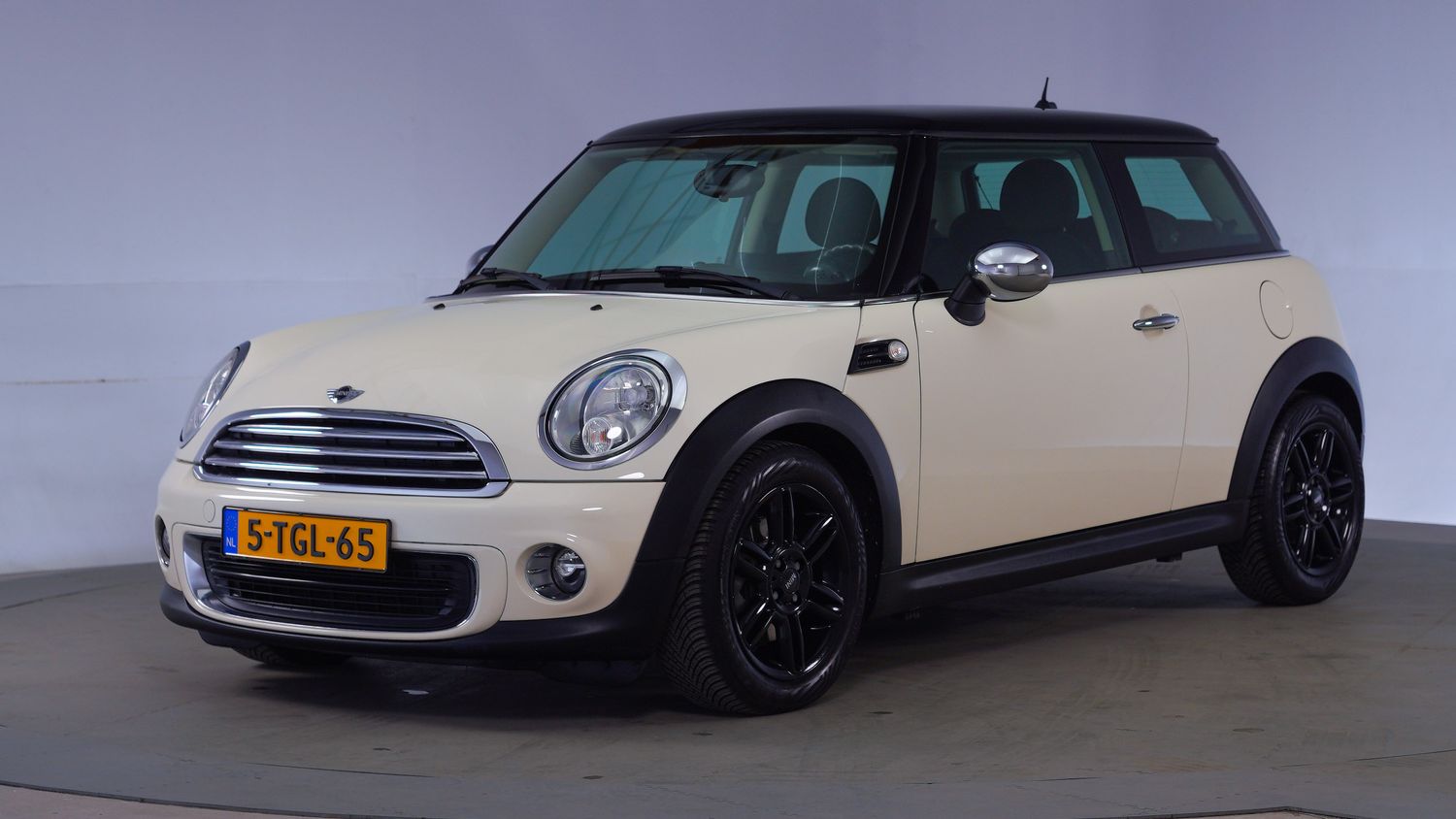 Mini One Hatchback 2014 5-TGL-65 1