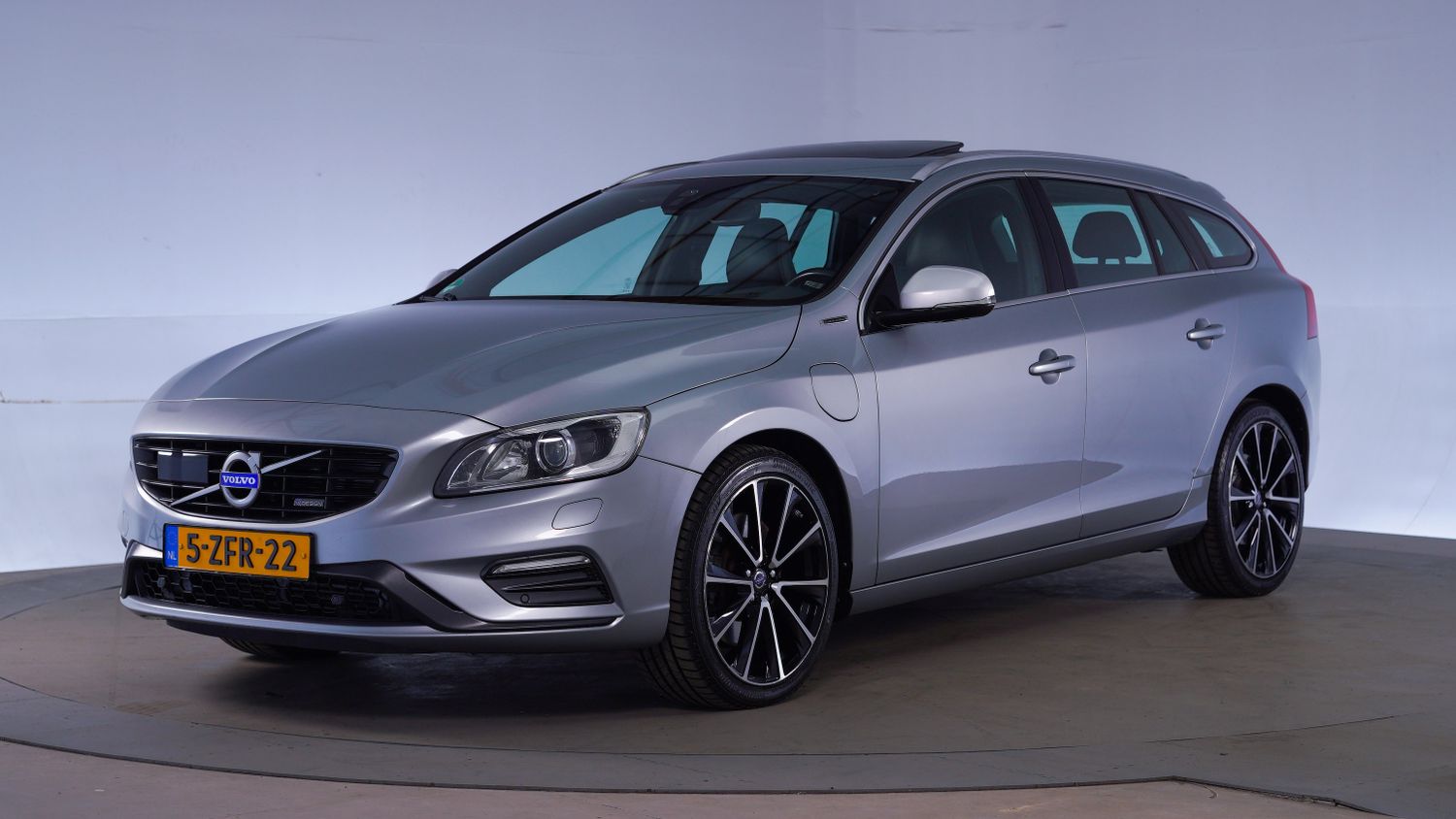 Volvo V60 Station 2015 5-ZFR-22 1