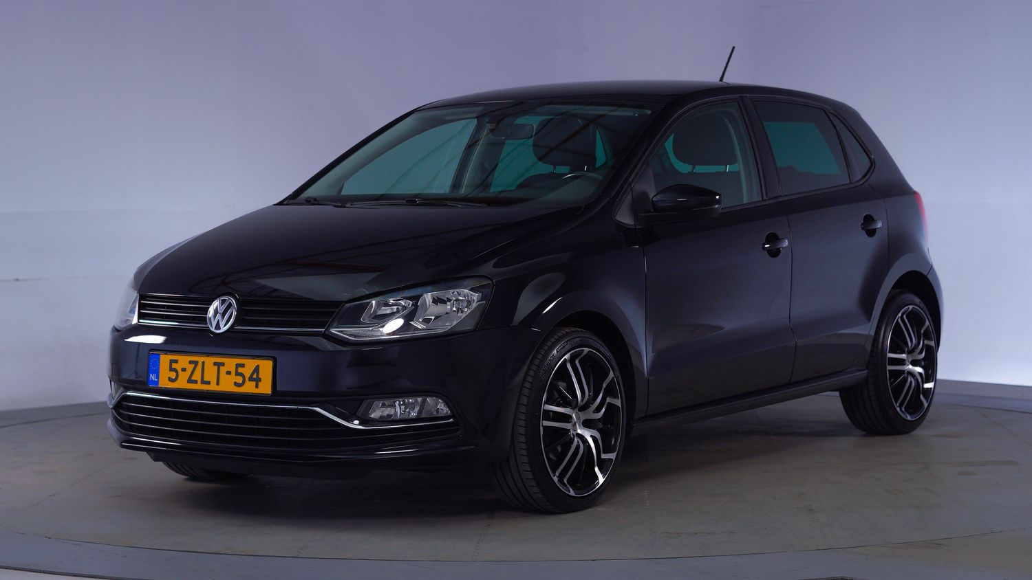 Volkswagen Polo Hatchback 2015 5-ZLT-54 1