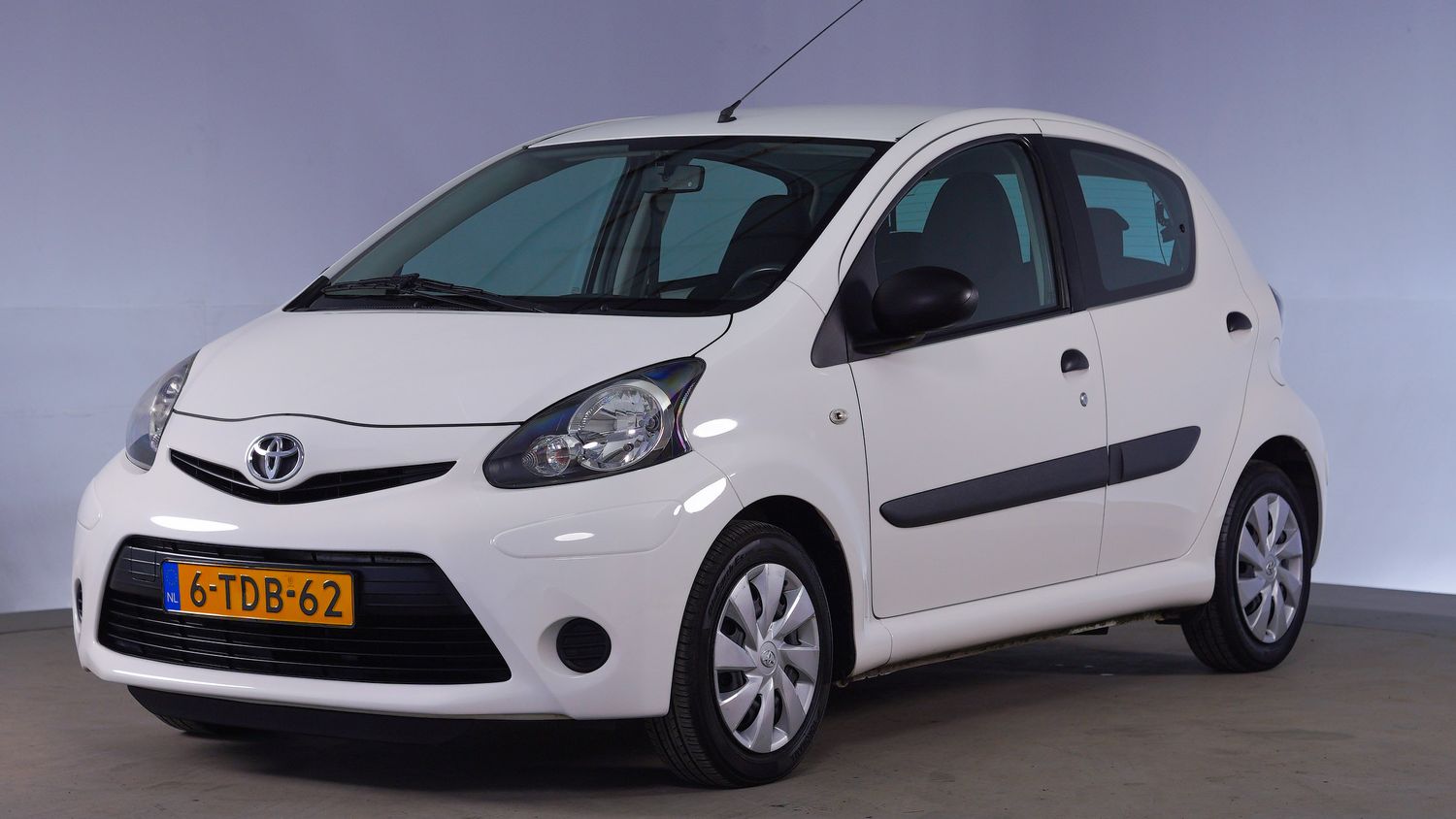 Toyota Aygo Hatchback 2014 6-TDB-62 1