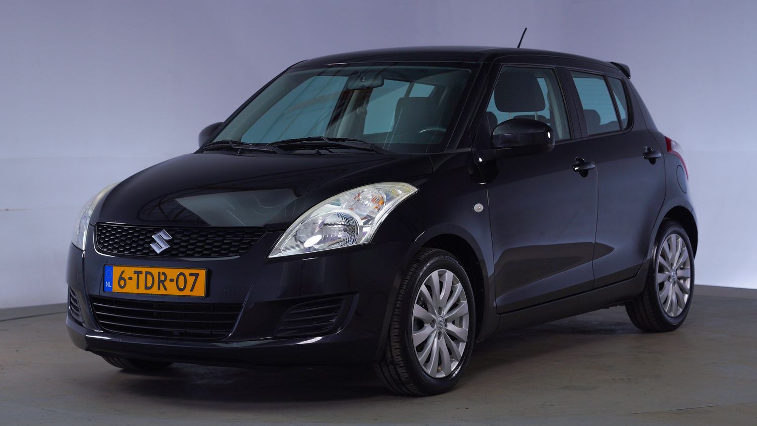 Suzuki Swift Hatchback 2014 6-TDR-07 1