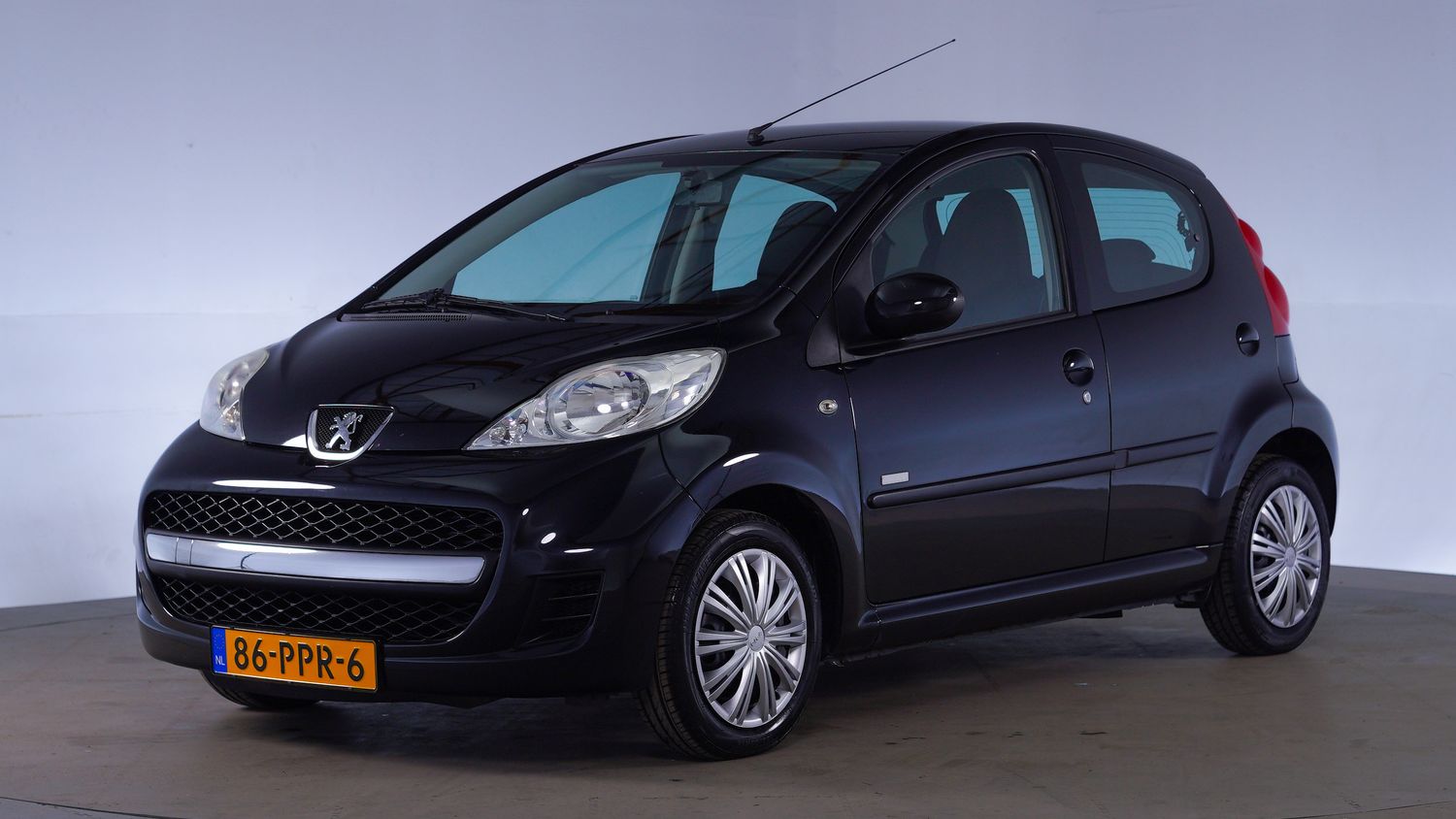 Peugeot 107 Hatchback 2011 86-PPR-6 1