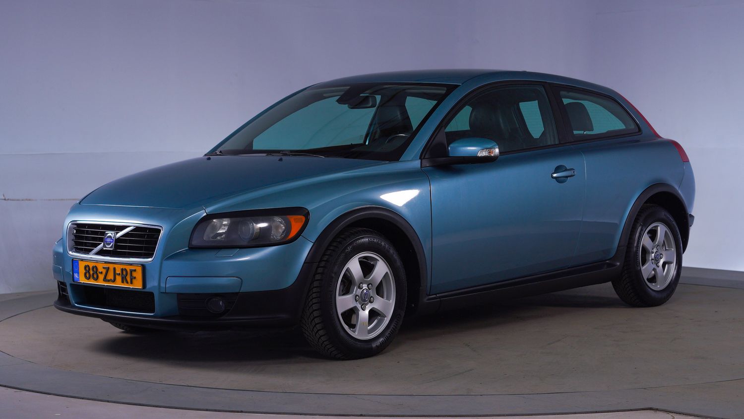 Volvo C30 Hatchback 2008 88-ZJ-RF 1