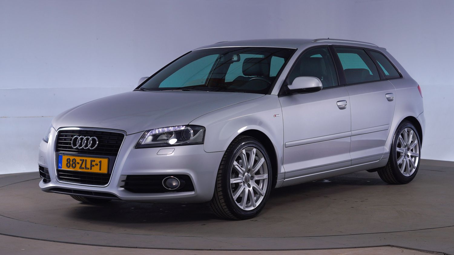 Audi A3 Hatchback 2013 88-ZLF-1 1