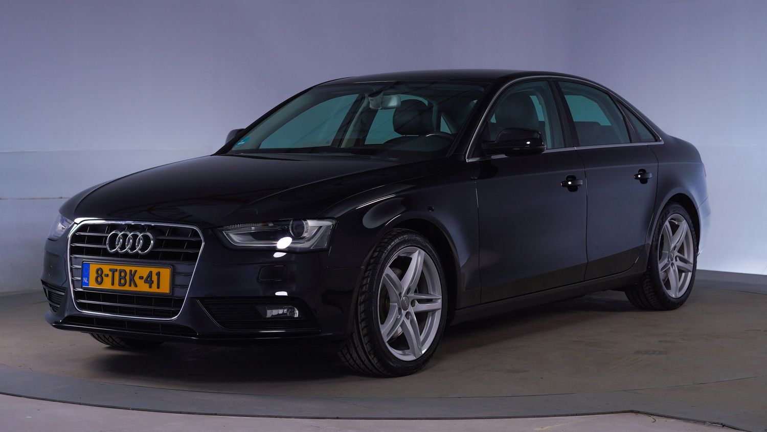 Audi A4 Sedan 2014 8-TBK-41 1