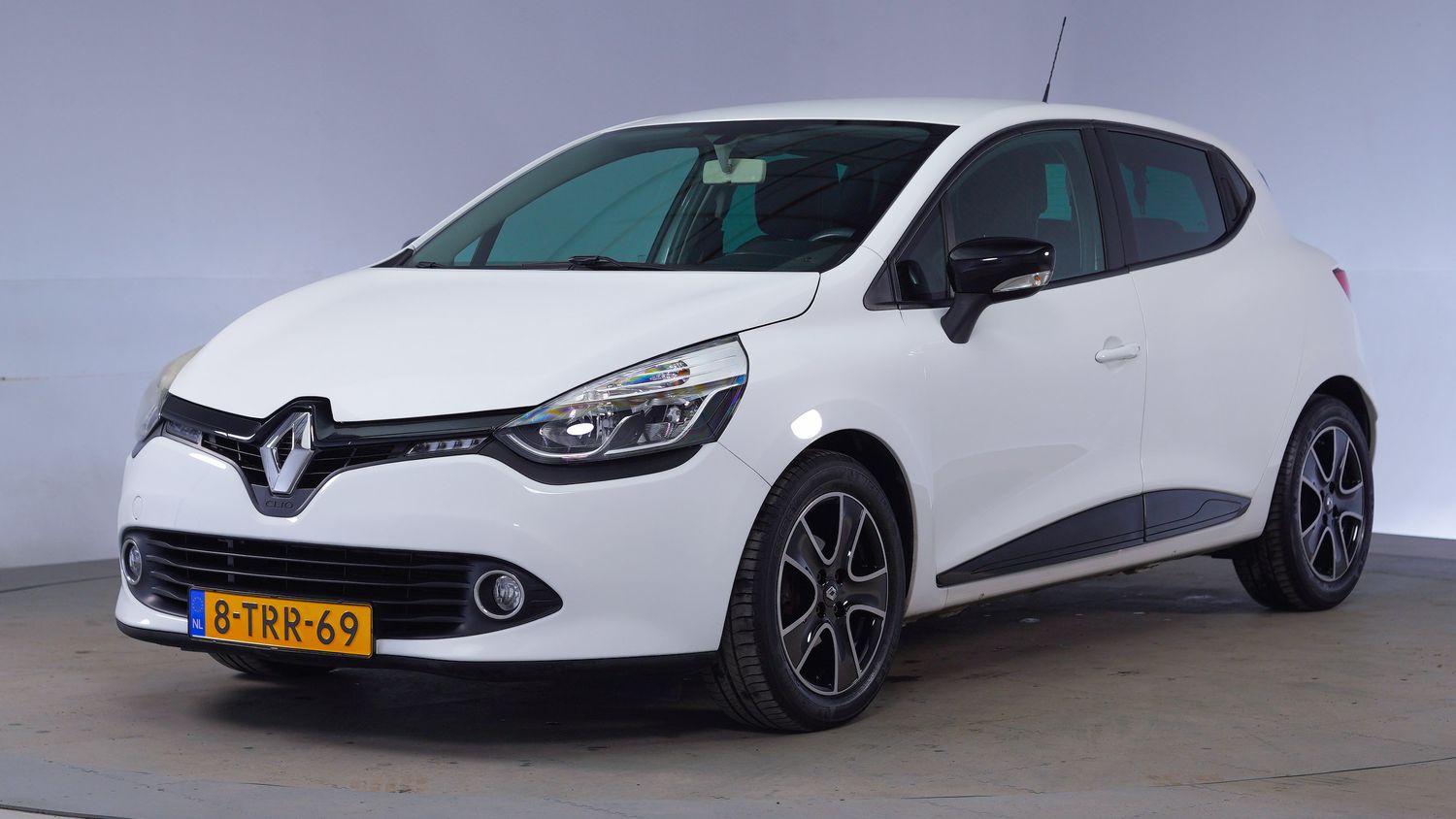 Renault Clio Hatchback 2014 8-TRR-69 1