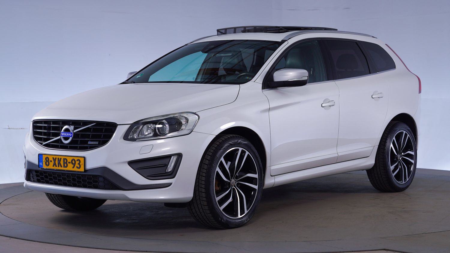 Volvo XC60 MPV 2014 8-XKB-93 1