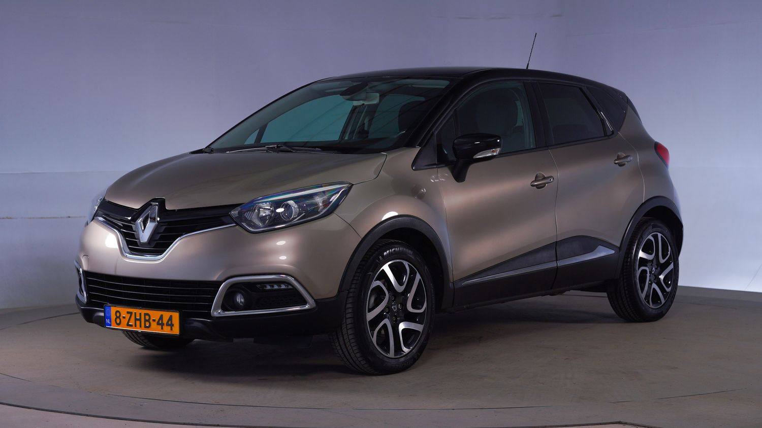 Renault Captur SUV / Terreinwagen 2015 8-ZHB-44 1