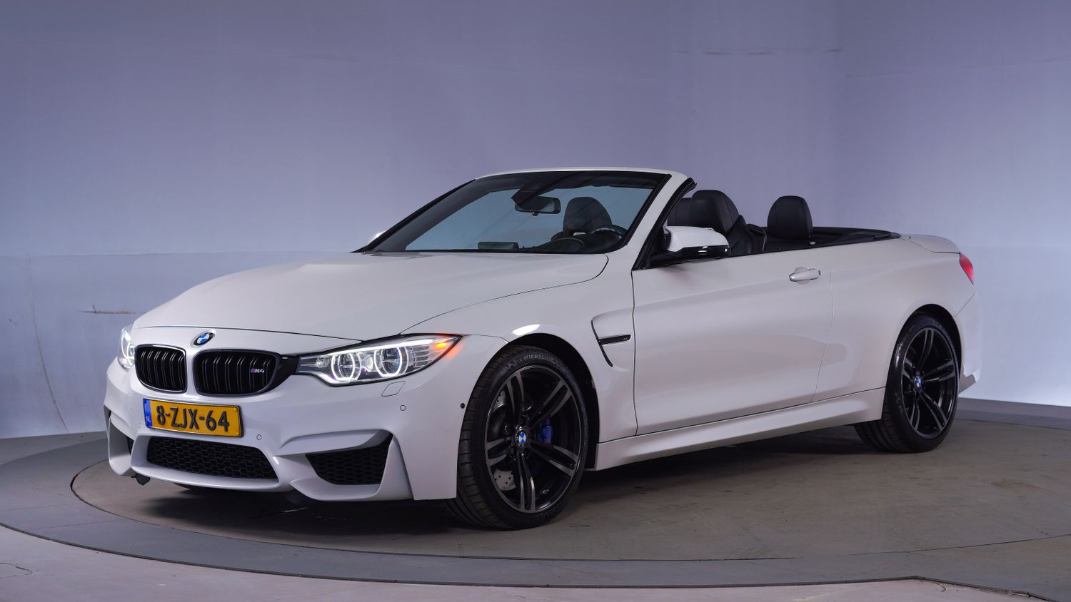 BMW M4 Cabriolet 2015 8-ZJX-64 1