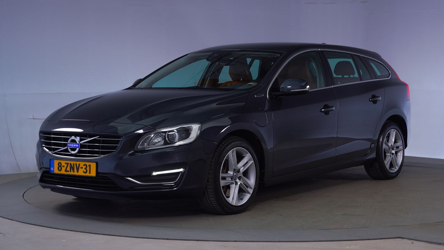 Volvo V60 Station 2015 8-ZNV-31 1