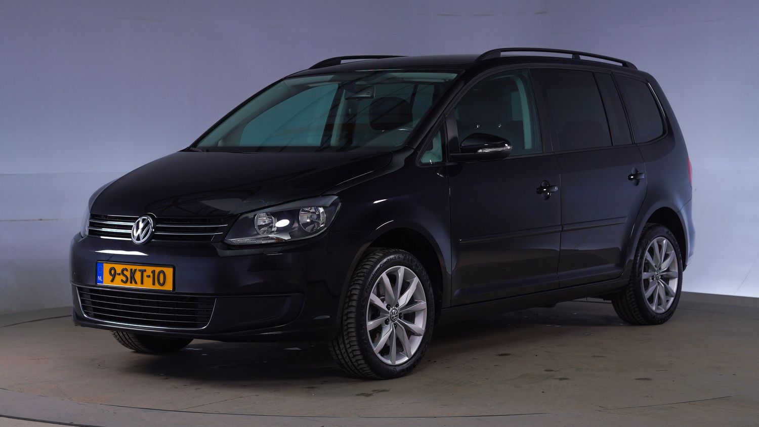 Volkswagen Touran MPV 2013 9-SKT-10 1