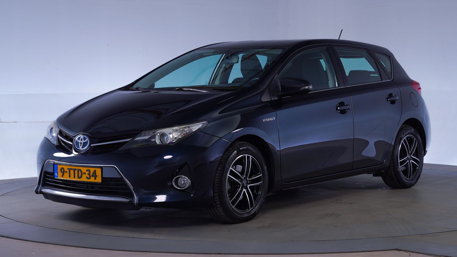 Toyota Auris Hatchback 2013 9-TTD-34 1