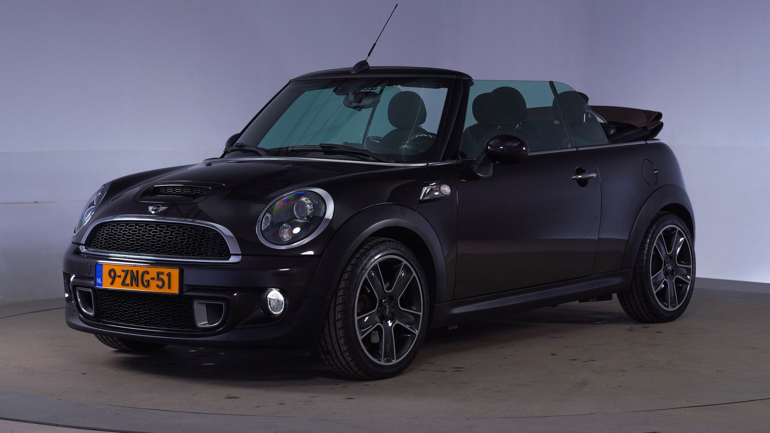 Mini Cooper Cabriolet 2015 9-ZNG-51 1