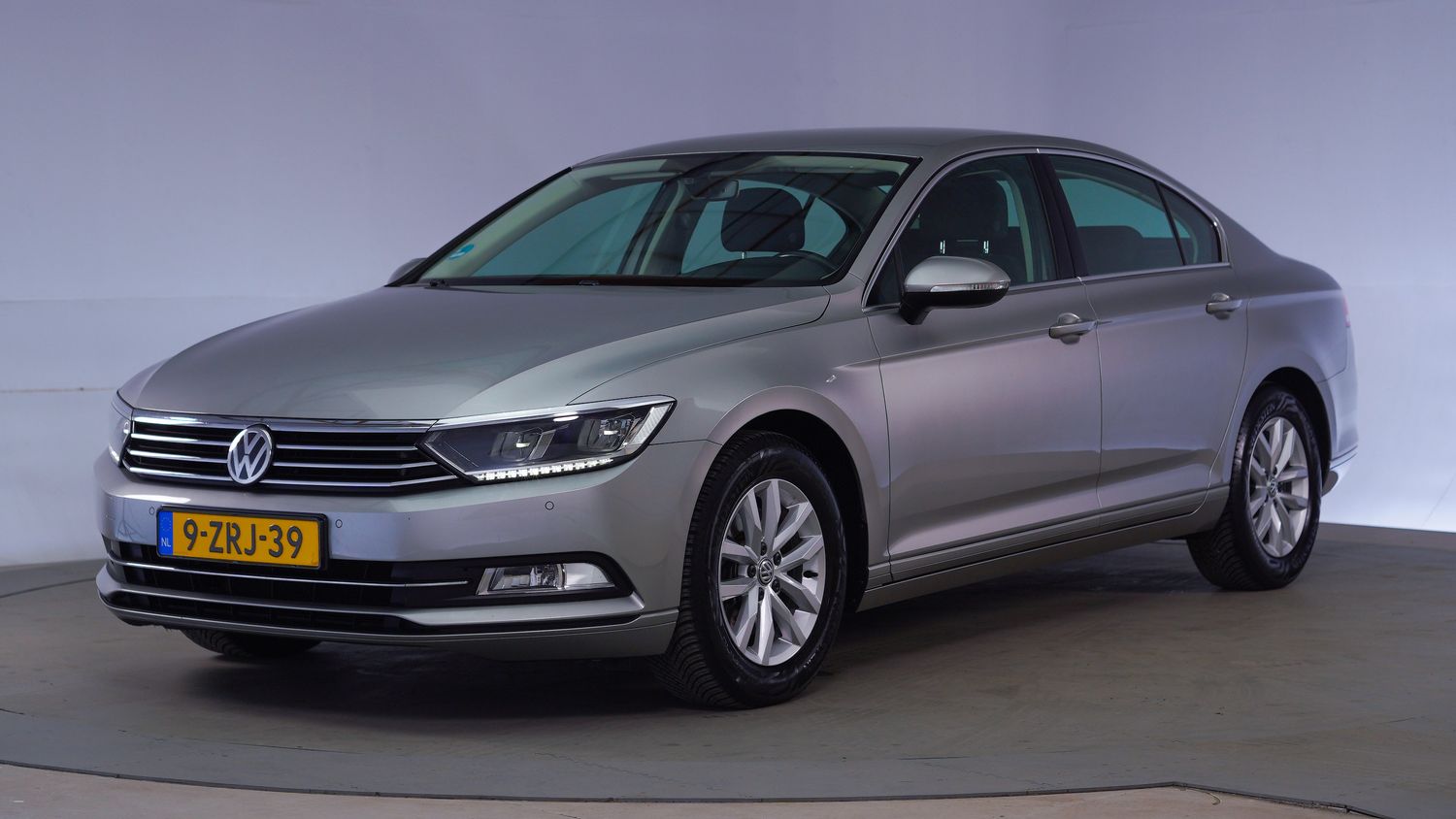 Volkswagen Passat Sedan 2015 9-ZRJ-39 1