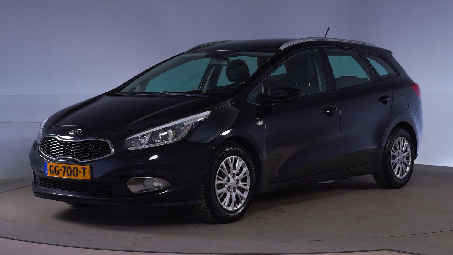 Kia Cee d Station 2015 GG-700-T 1