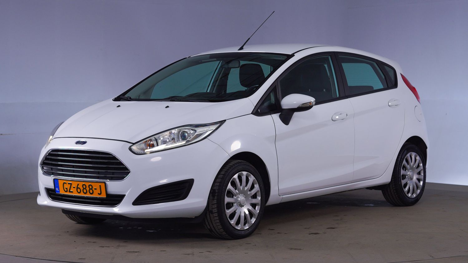 Ford Fiesta Hatchback 2015 GZ-688-J 1