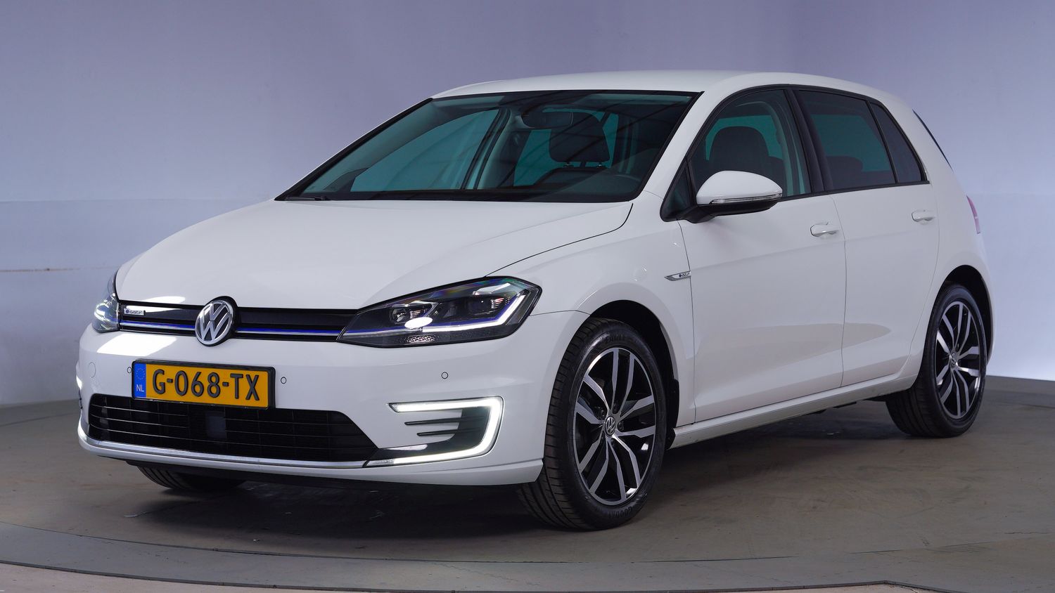 Volkswagen e-Golf Hatchback 2019 G-068-TX 1