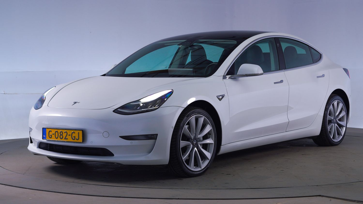 Tesla Model 3 Hatchback 2019 G-082-GJ 1