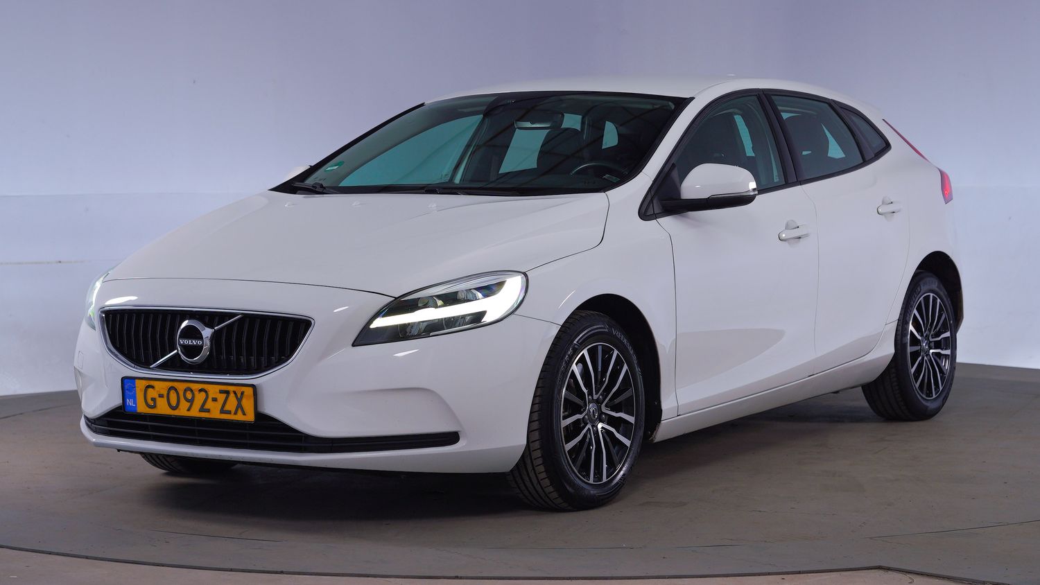 Volvo V40 Hatchback 2020 G-092-ZX 1