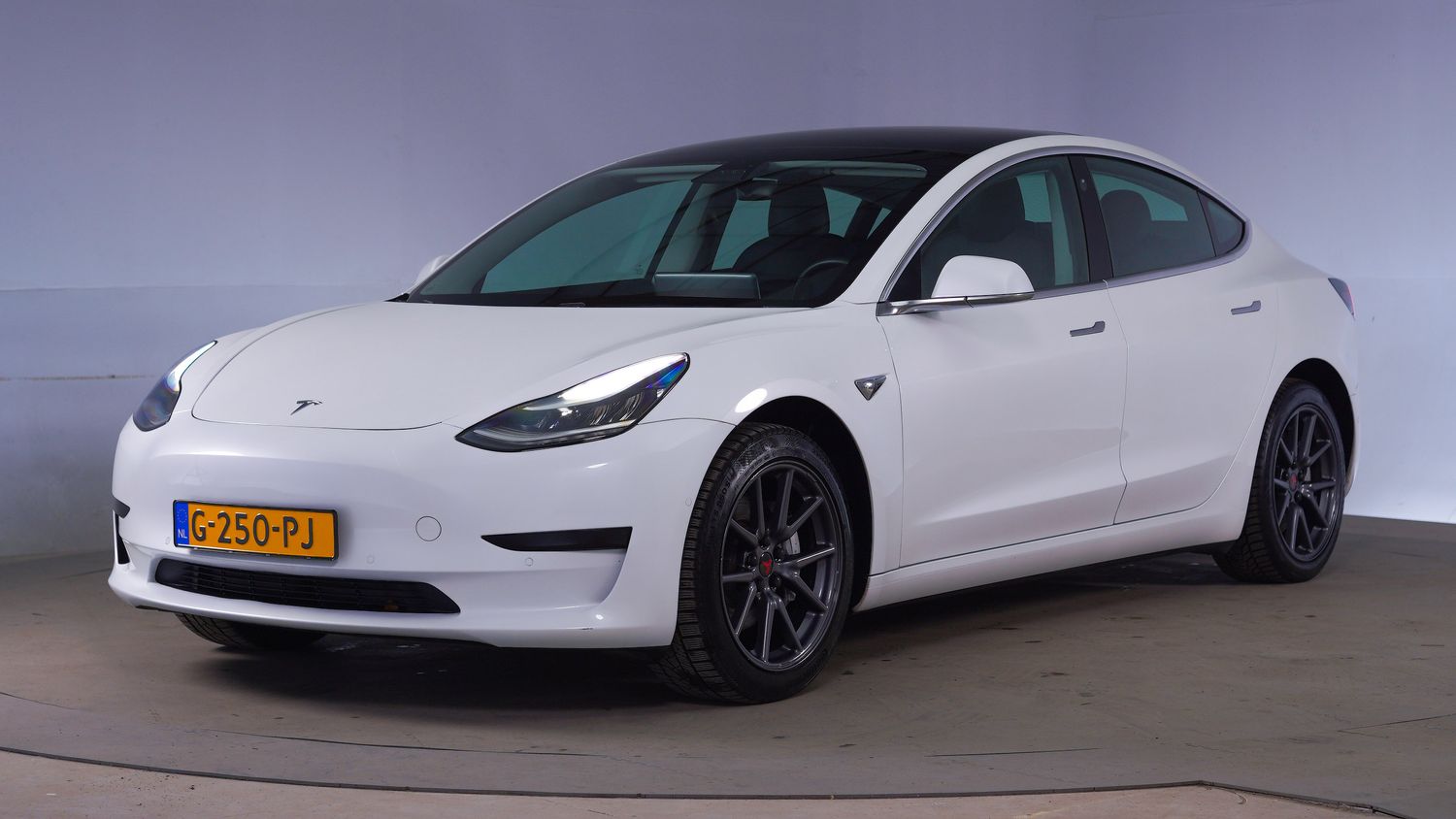 Tesla Model 3 Hatchback 2019 G-250-PJ 1