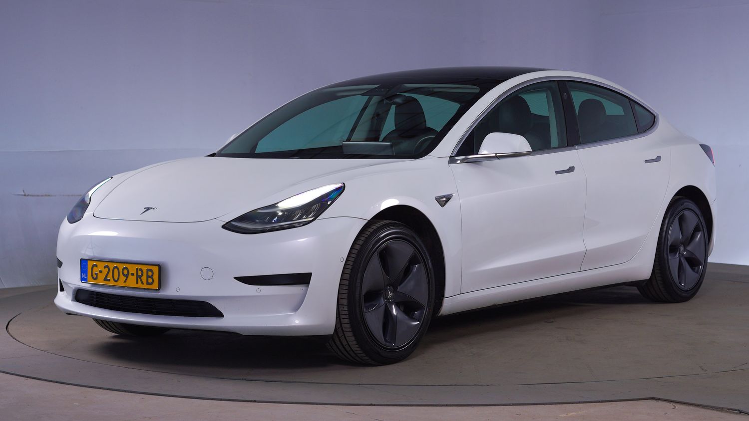 Tesla Model 3 Hatchback 2019 G-209-RB 1