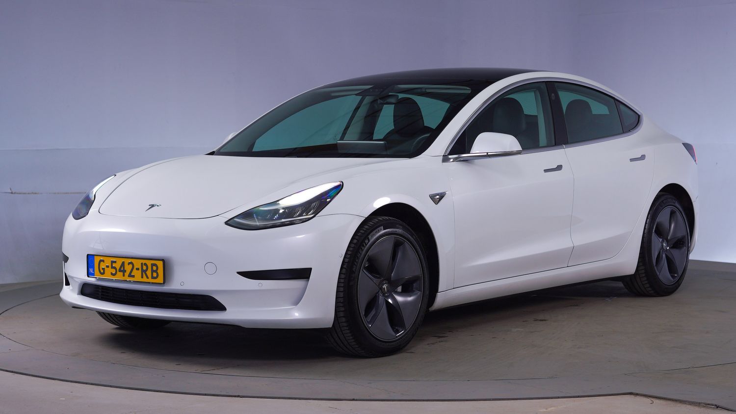 Tesla Model 3 Hatchback 2019 G-542-RB 1