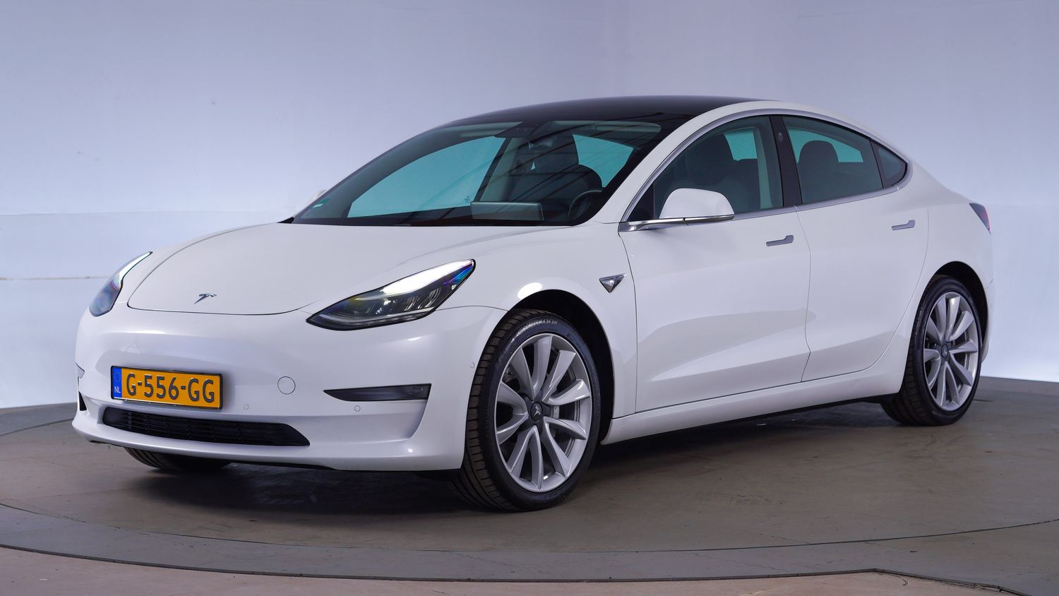 Tesla Model 3 Sedan 2019 G-556-GG 1