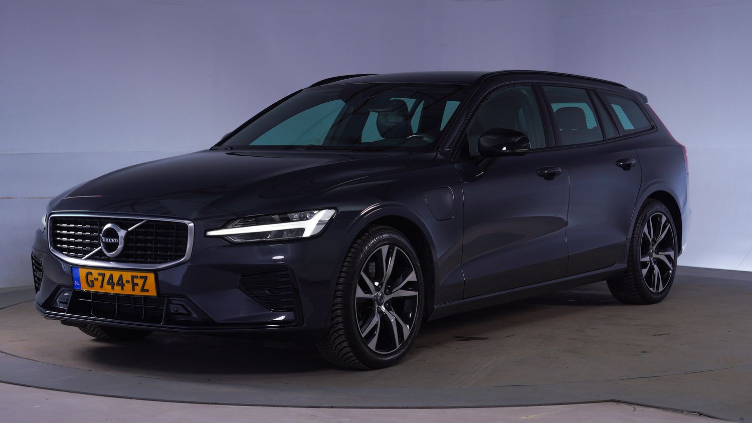 Volvo V60 Station 2019 G-744-FZ 1