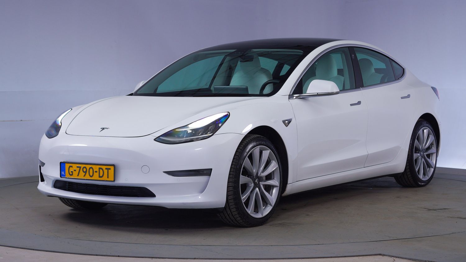 Tesla Model 3 Hatchback 2019 G-790-DT 1