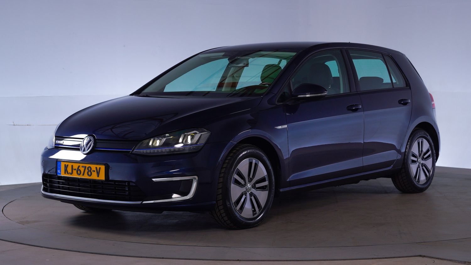 Volkswagen e-Golf Hatchback 2015 KJ-678-V 1