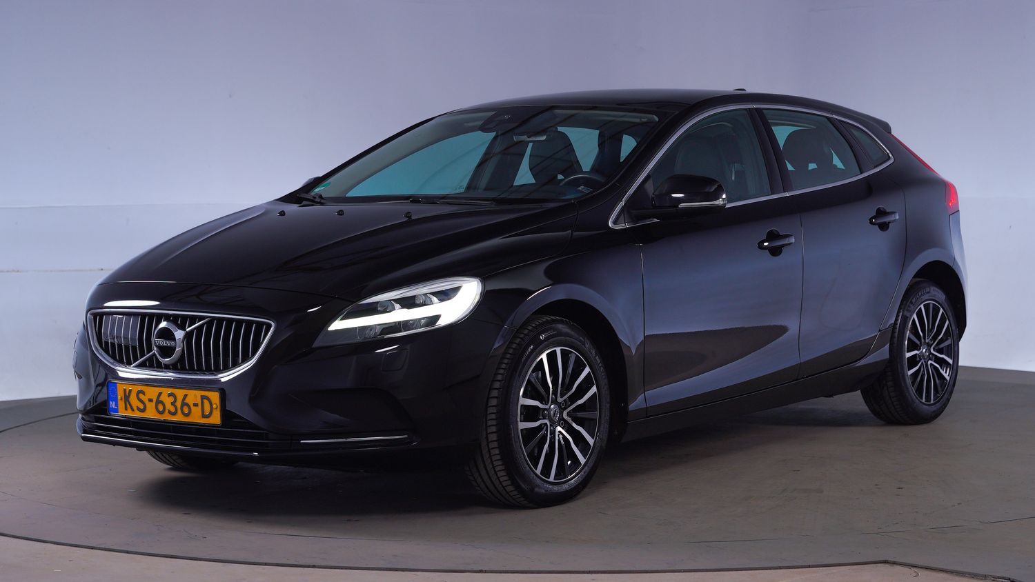 Volvo V40 Hatchback 2016 KS-636-D 1