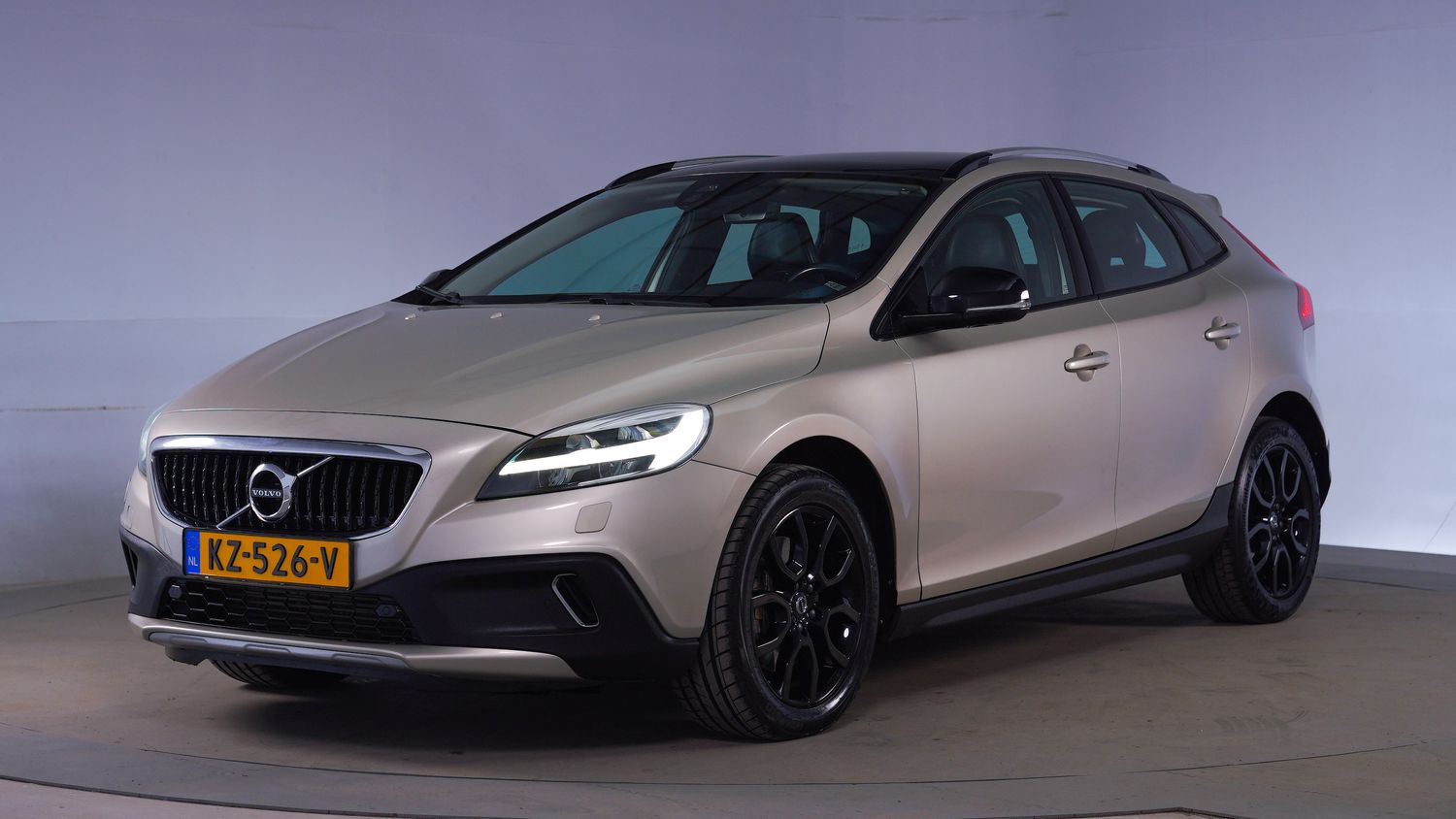 Volvo V40 Cross Country Hatchback 2017 KZ-526-V 1