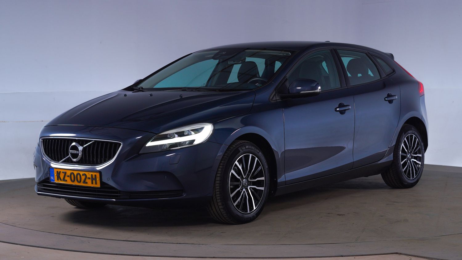 Volvo V40 Hatchback 2017 KZ-002-H 1