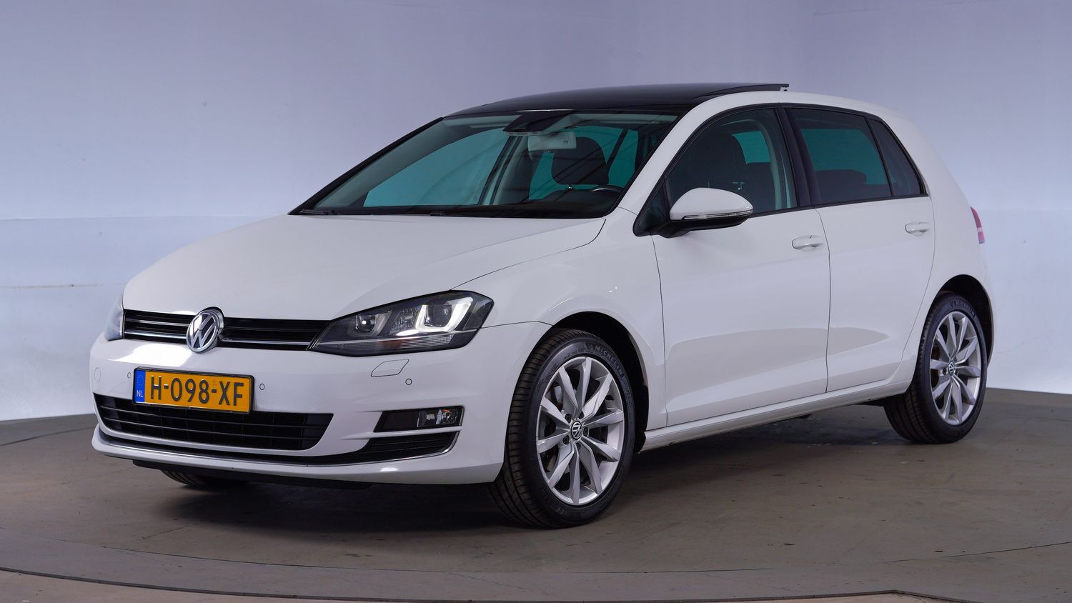 Volkswagen Golf Hatchback 2014 H-098-XF 1