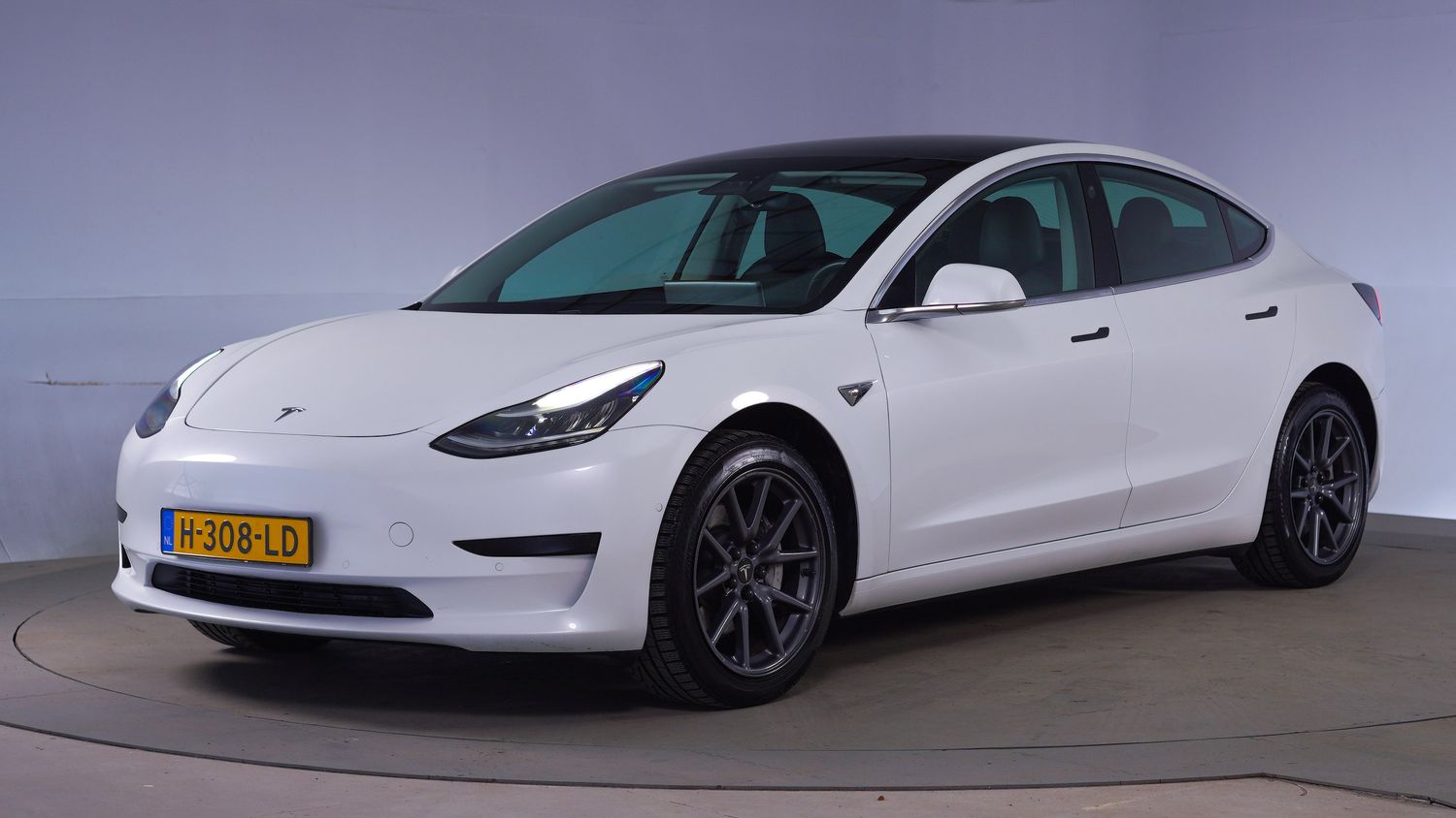 Tesla Model 3 Sedan 2020 H-308-LD 1