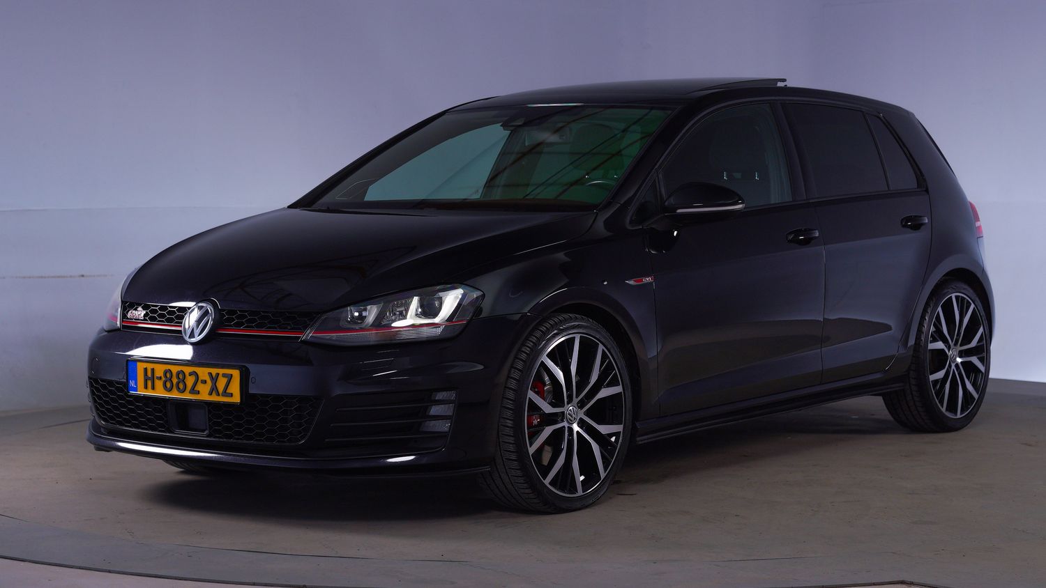 Volkswagen Golf Hatchback 2016 H-882-XZ 1