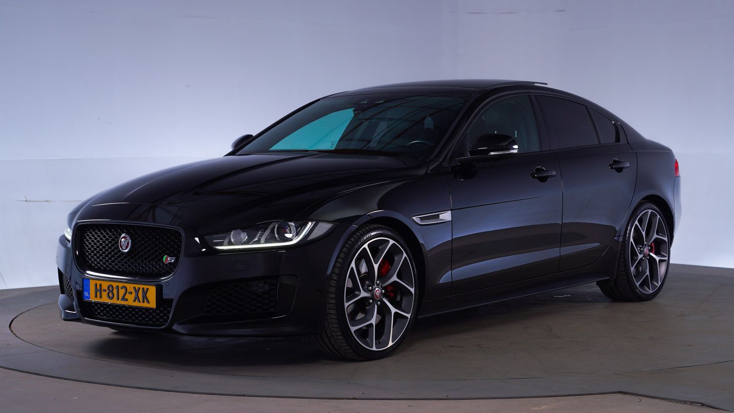 Jaguar XE Sedan 2016 H-812-XK 1