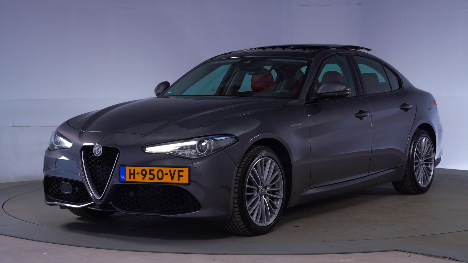 Alfa Romeo Giulia Sedan 2019 H-950-VF 1