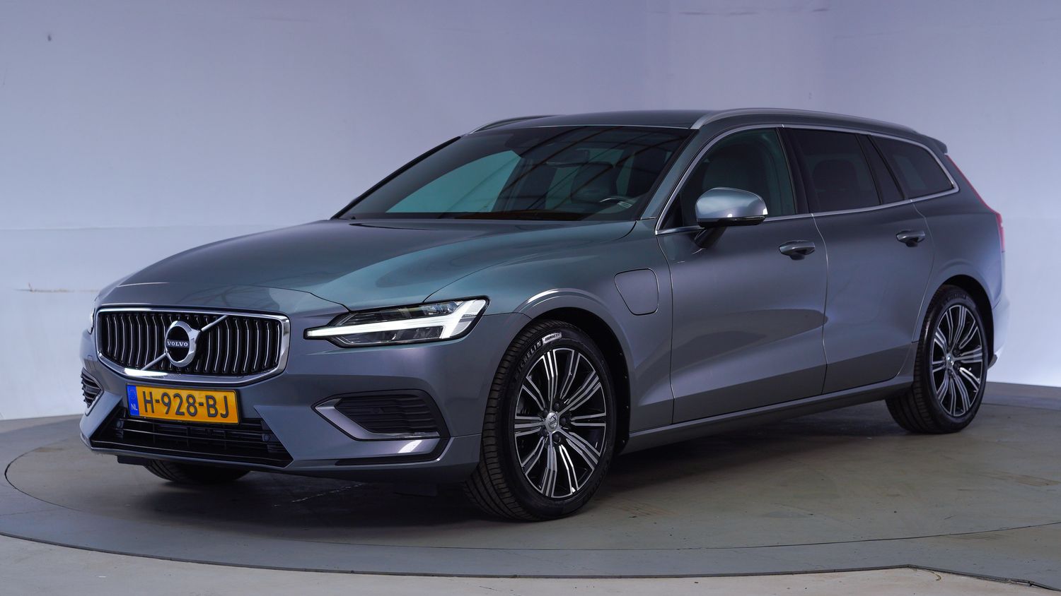 Volvo V60 Station 2020 H-928-BJ 1