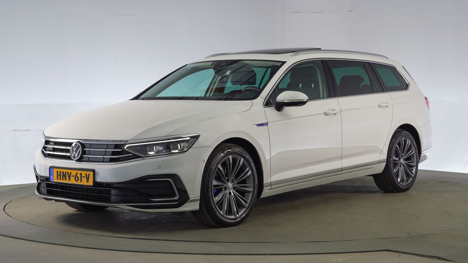 Volkswagen Passat Station 2021 HNV-61-V 1
